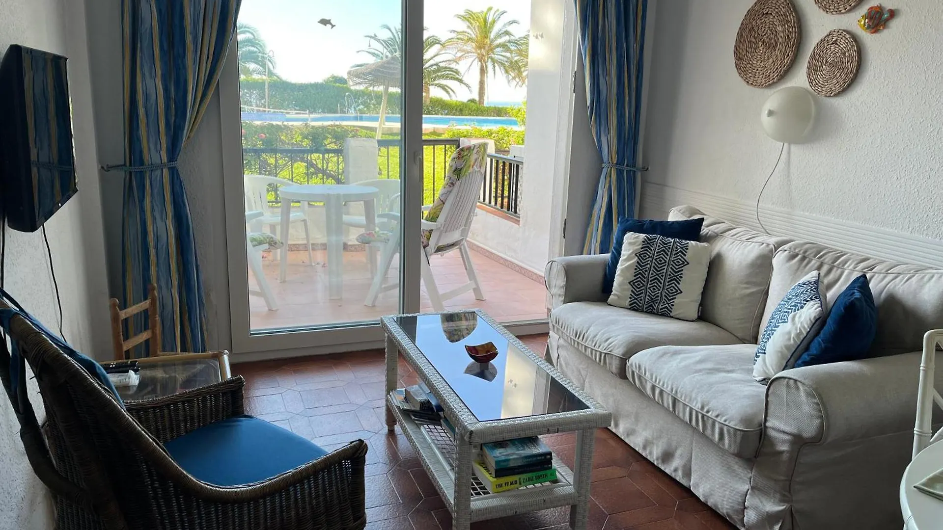 Sea & Pool View Garden Apartment Las Palmeras Nerja